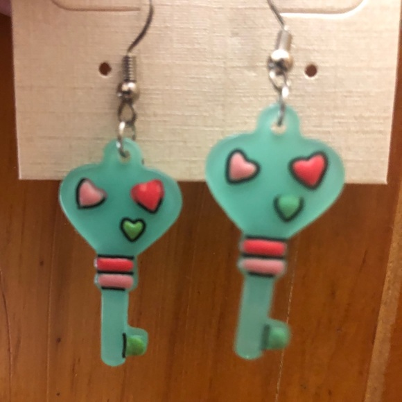 Keys to My Heart Mint Green & CreaMy Tan's - Picture 5 of 9